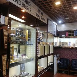 探访三叶眼镜市场 小黑眼镜店的经营之道与行业洞察