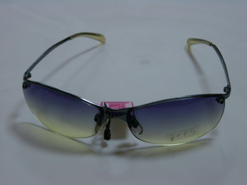 专业医学验光，亲民价格体验——南京东路写字楼新开专业眼镜直销店